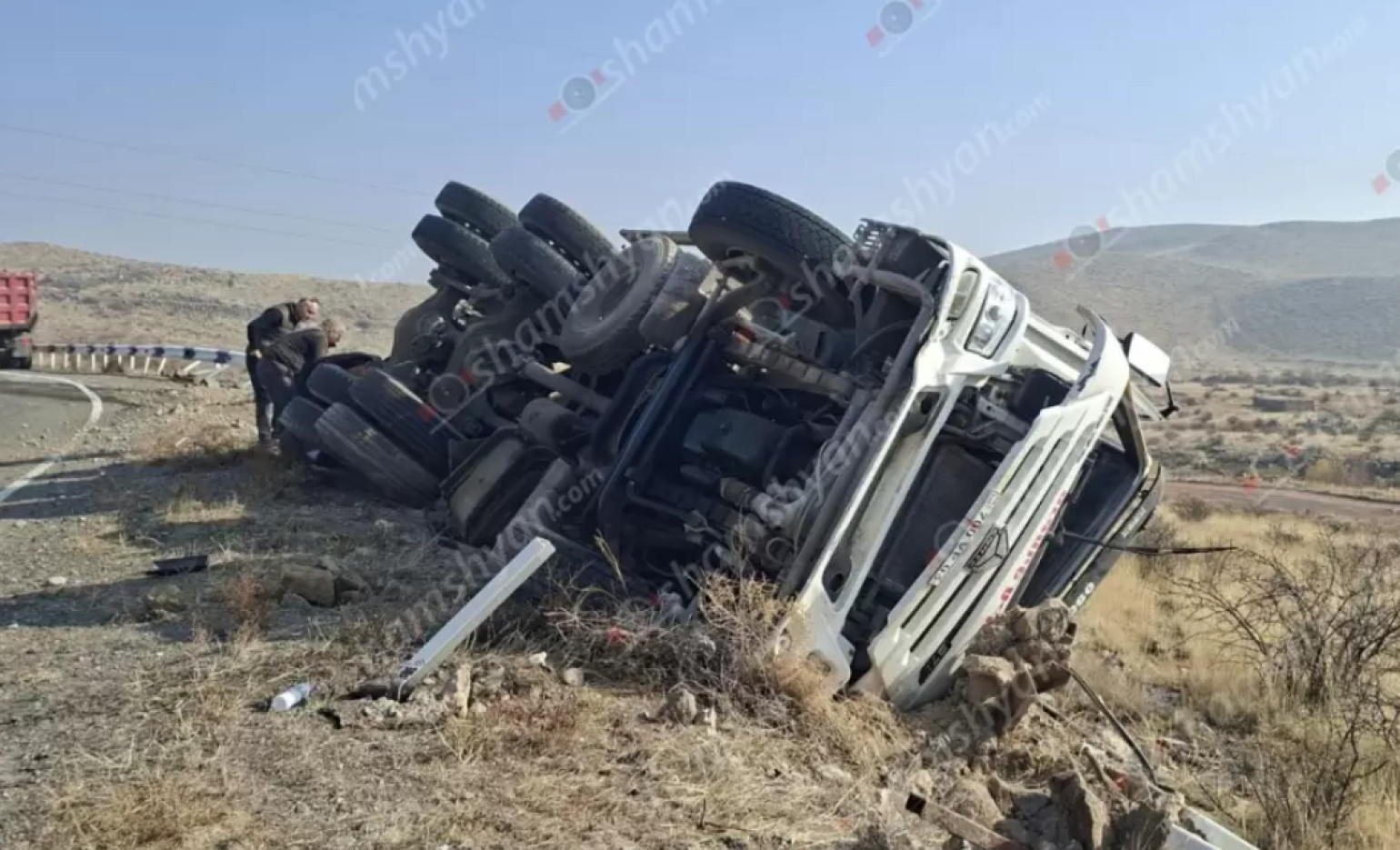 Դաշտադեմ-Քարակերտ ճանապարհին «Howo» բեռնատարը դուրս է եկել երթևեկելի գոտուց և կողաշրջվել