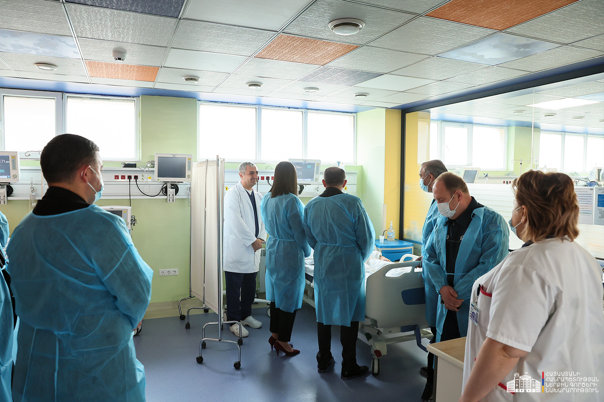 Վնասվածքներ ստացած փրկարարների կյանքին վտանգ չի սպառնում․ ՆԳ նախարարը տեսակցել է հրշեջ-փրկարարներին