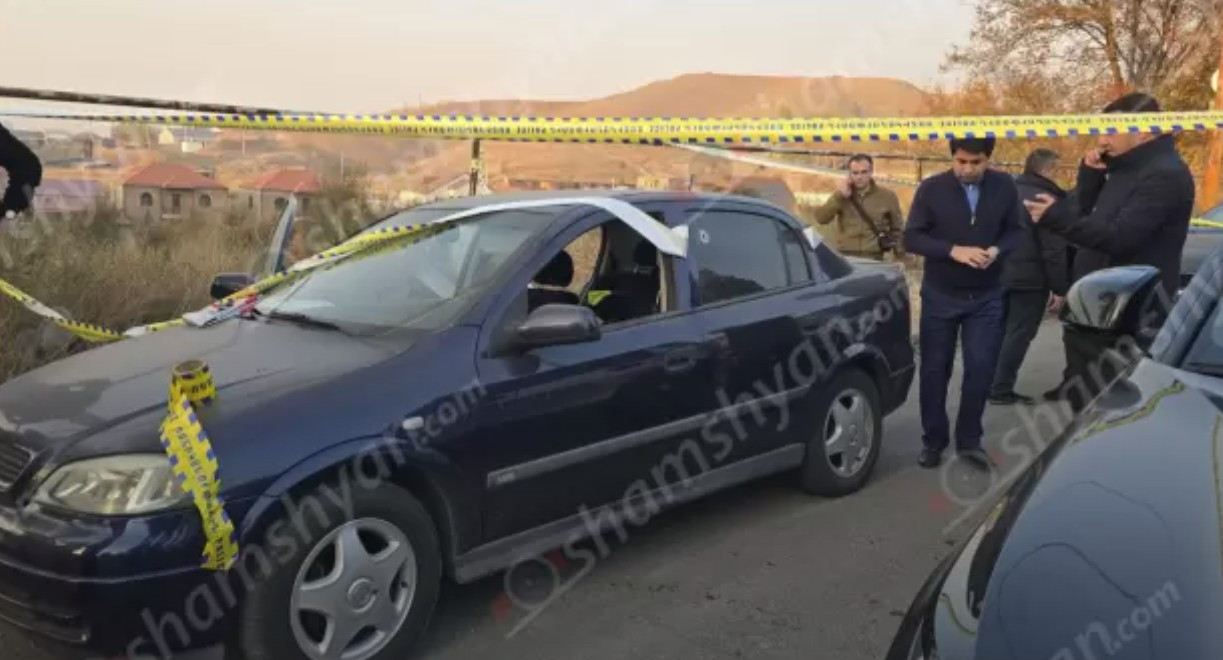 Երևանում՝ Խաղաղ Դոնի փողոցում,  կայանված ավտոմեքենայում հայտնաբերվել է հրազենային վնասվածքով տղամարդու մшրմին