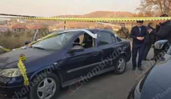 Երևանում՝ Խաղաղ Դոնի փողոցում,  կայանված ավտոմեքենայում հայտնաբերվել է հրազենային վնասվածքով տղամարդու մшրմին