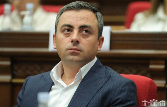 Ողբերգություն բերած Փաշինյանը շարունակում է մնալ իշխանության, քանի կան ծնկի եկած հոգևորականներ. Սաղաթելյան