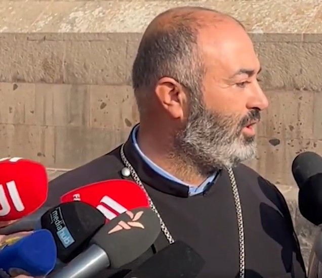 Եթե վարչապետի կողմից Մայր աթոռում դրածո լինի, Սփյուռքի թեմերը չեն ենթարկվի․  Բյուրականի Սուրբ Հովհաննես եկեղեցու հոգևոր հովիվ