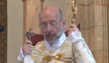 Եկեղեցին ներսից վիրավորված է, դրսից` ճնշումների տակ. հոգեւորականը՝ Մայր տաճարում