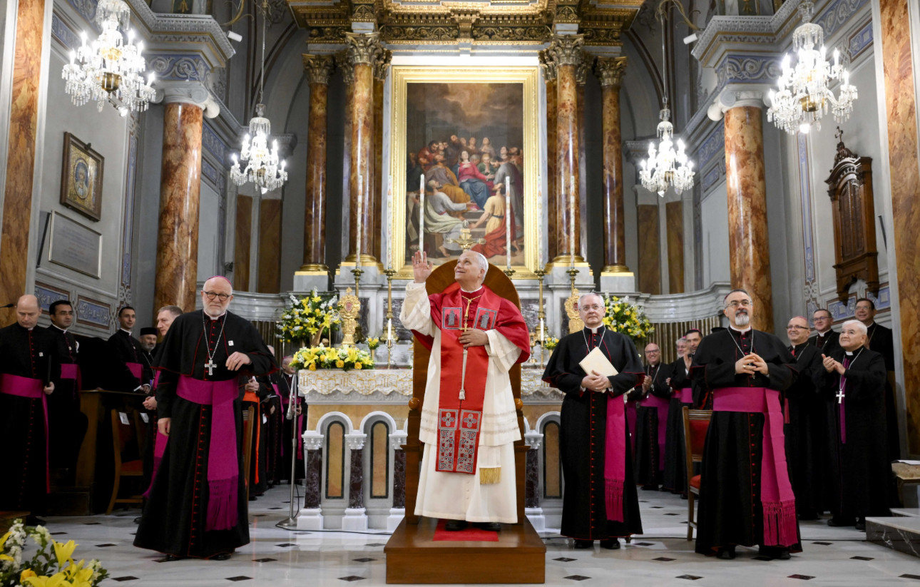 Հռոմի պապը Թուրքիա այցի վերջին օրն աղոթել է Հայ եկեղեցում և ողջույններ փոխանցել Կաթողիկոսին