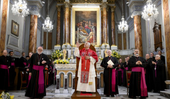 Հռոմի պապը Թուրքիա այցի վերջին օրն աղոթել է Հայ եկեղեցում և ողջույններ փոխանցել Կաթողիկոսին