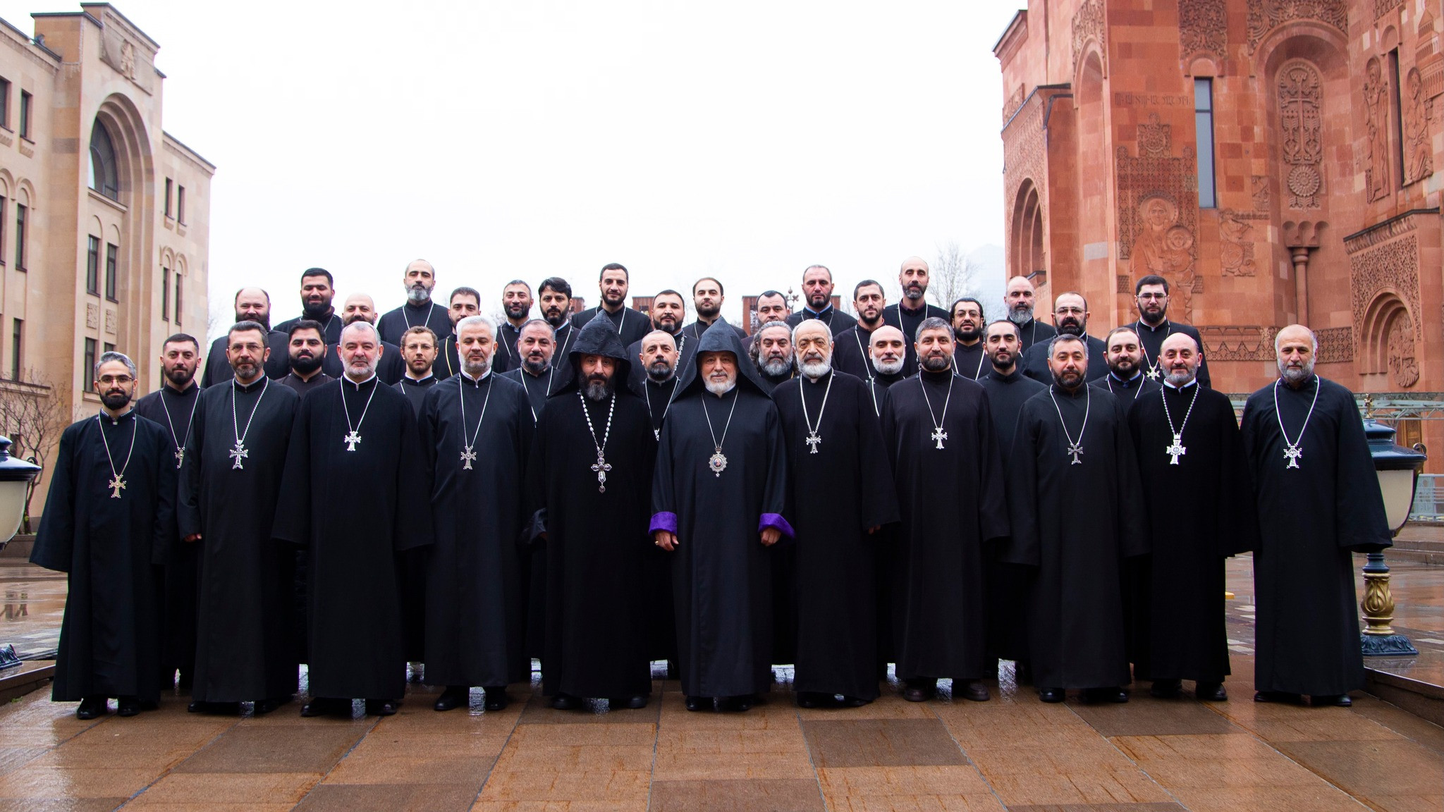 Խստագույնս դատապարտում ենք որոշ եկեղեցականների որդեգրած կանոնազանց և պառակտիչ մոտեցումները. Ռուսաստանի հայոց թեմ