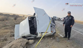 Աշտարակ-Եղվարդ ճանապարհին բախվել են հարսանիք մեկնող քավորի «Opel»-ն ու «07»-ը. վիրավորներից մեկը քավորկինն է