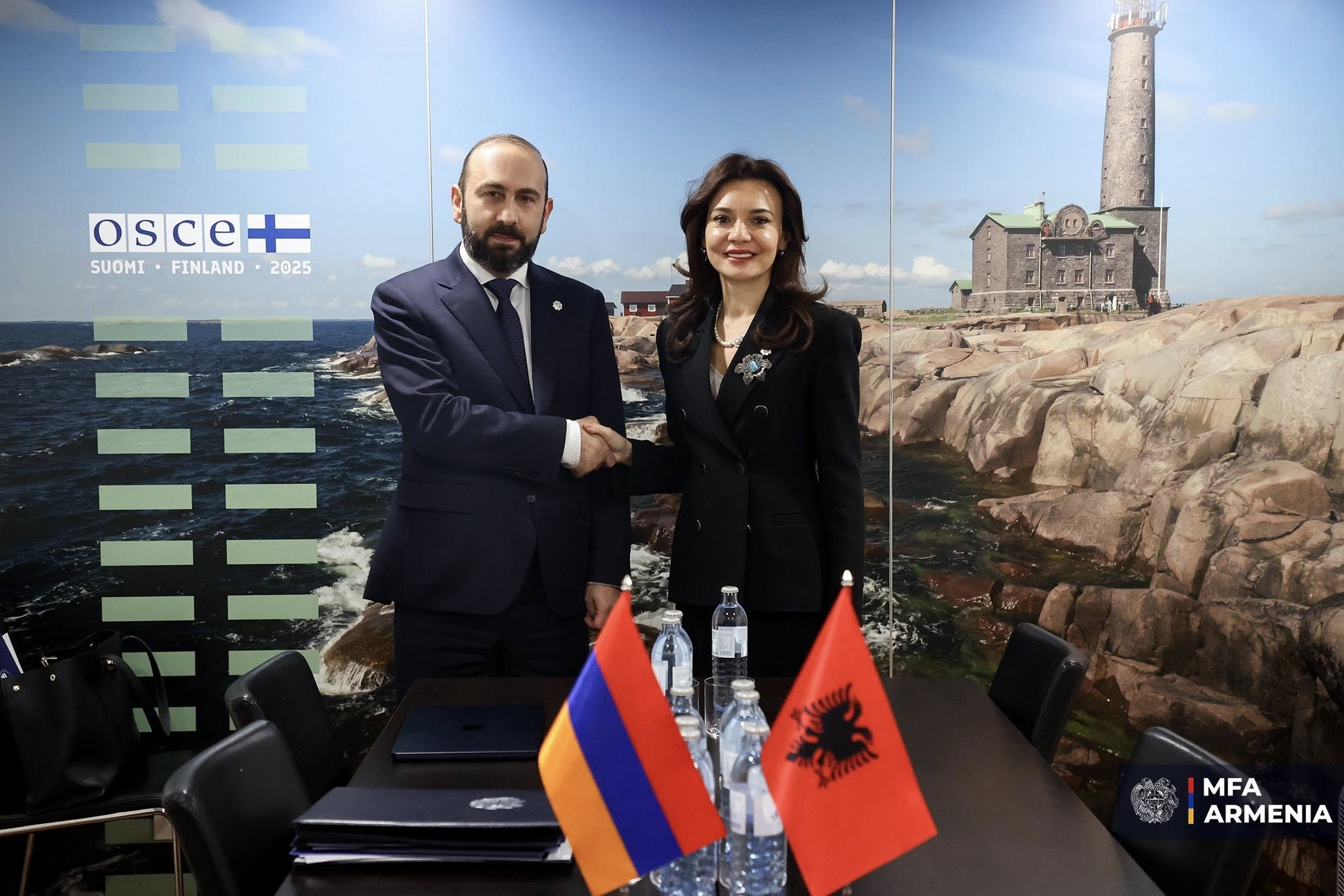 Արարատ Միրզոյանը հանդիպում է ունեցել Ալբանիայի ԱԳ նախարարի հետ