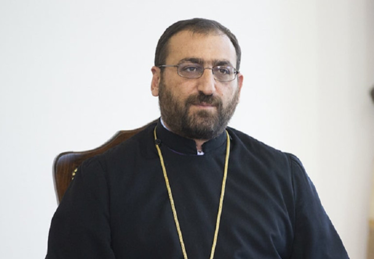 Արշակ սրբազանի քեռու և քեռու դստեր բնակարաններում խուզարկություն է արվել