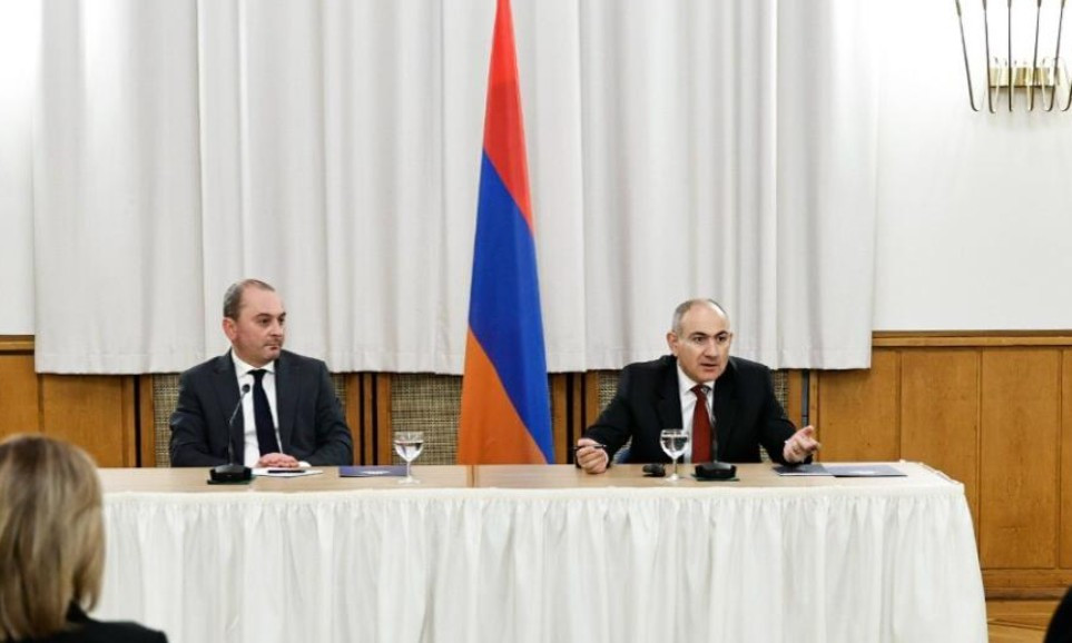 Փաշինյանը հանդիպել է Համբուրգի հայ համայնքի ներկայացուցիչների հետ