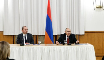 Փաշինյանը հանդիպել է Համբուրգի հայ համայնքի ներկայացուցիչների հետ
