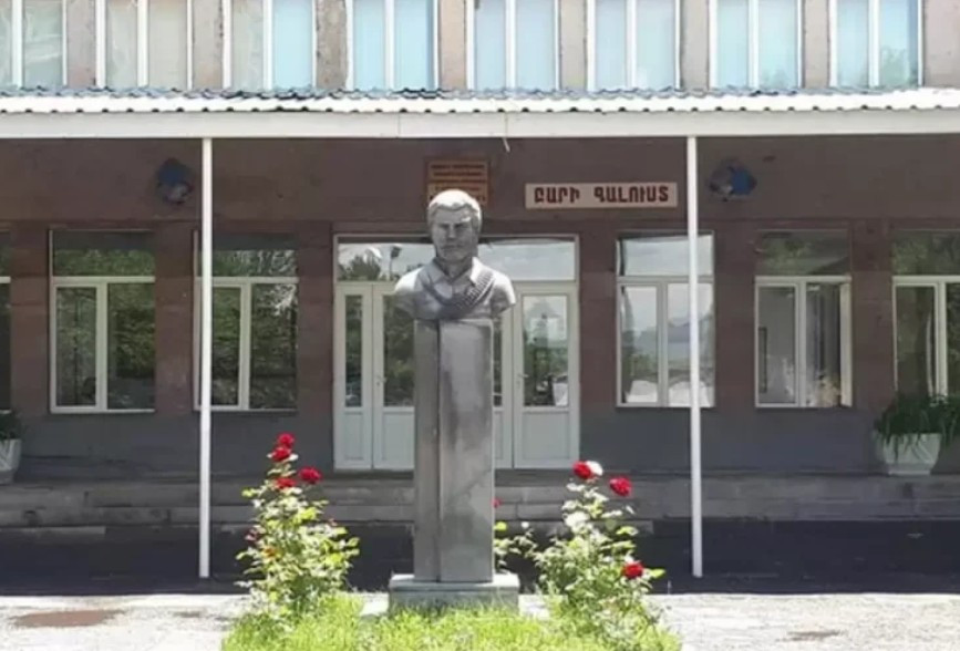 Բյուրեղավանում 14–ամյա դպրոցականները վարագույր կախելու շուրջ վիճել են եւ ծեծել միմյանց