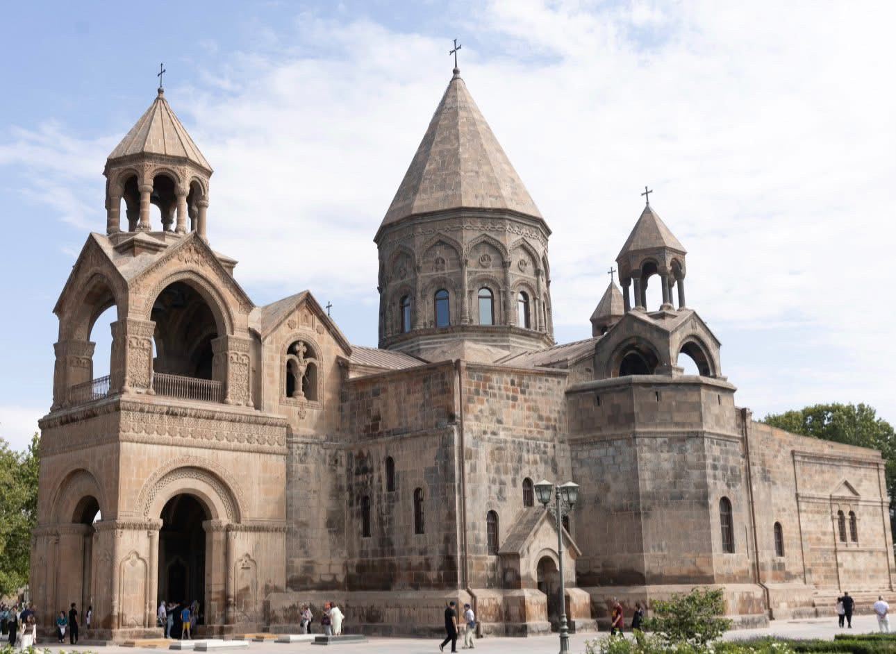 Մայր Աթոռը զգաստության կոչ է ուղղում վտանգաշատ հավաքի նախաձեռնությունը ստանձնած Սրբազան Հայրերին. հայտարարություն