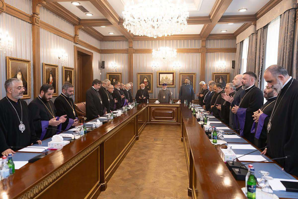 Կաթողիկոսի հրավիրած Գերագույն Հոգևոր Խորհրդի նիստն անվավեր է. մի խումբ եպիսկոպոսներ հանդես են եկել հայտարարությամբ.
