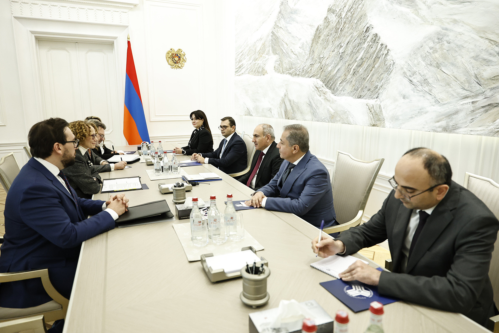 Նիկոլ Փաշինյանը ՆԱՏՕ–ի գլխավոր քարտուղարի տեղակալի հետ հանդիպման ժամանակ անդրադարձել է Հայաստանի և Ադրբեջանի միջև ստորագրված վաշինգտոնյան հռչակագրին
