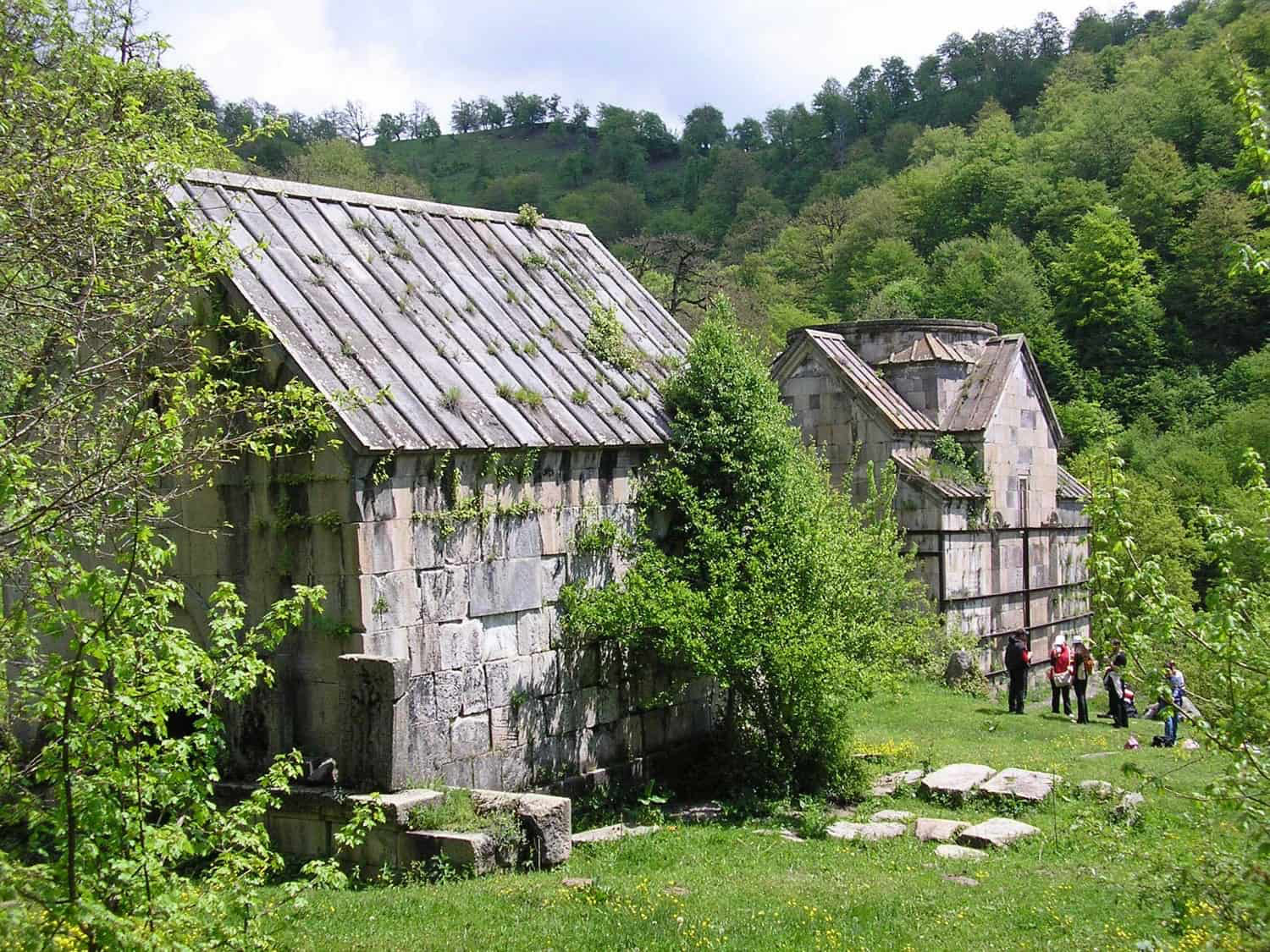Քաղաքացին կնոջ և երեք երեխաների հետ Մաթոսավանք վանական համալիր տանող անտառամիջյան ճանապարհին մոլորվել էր