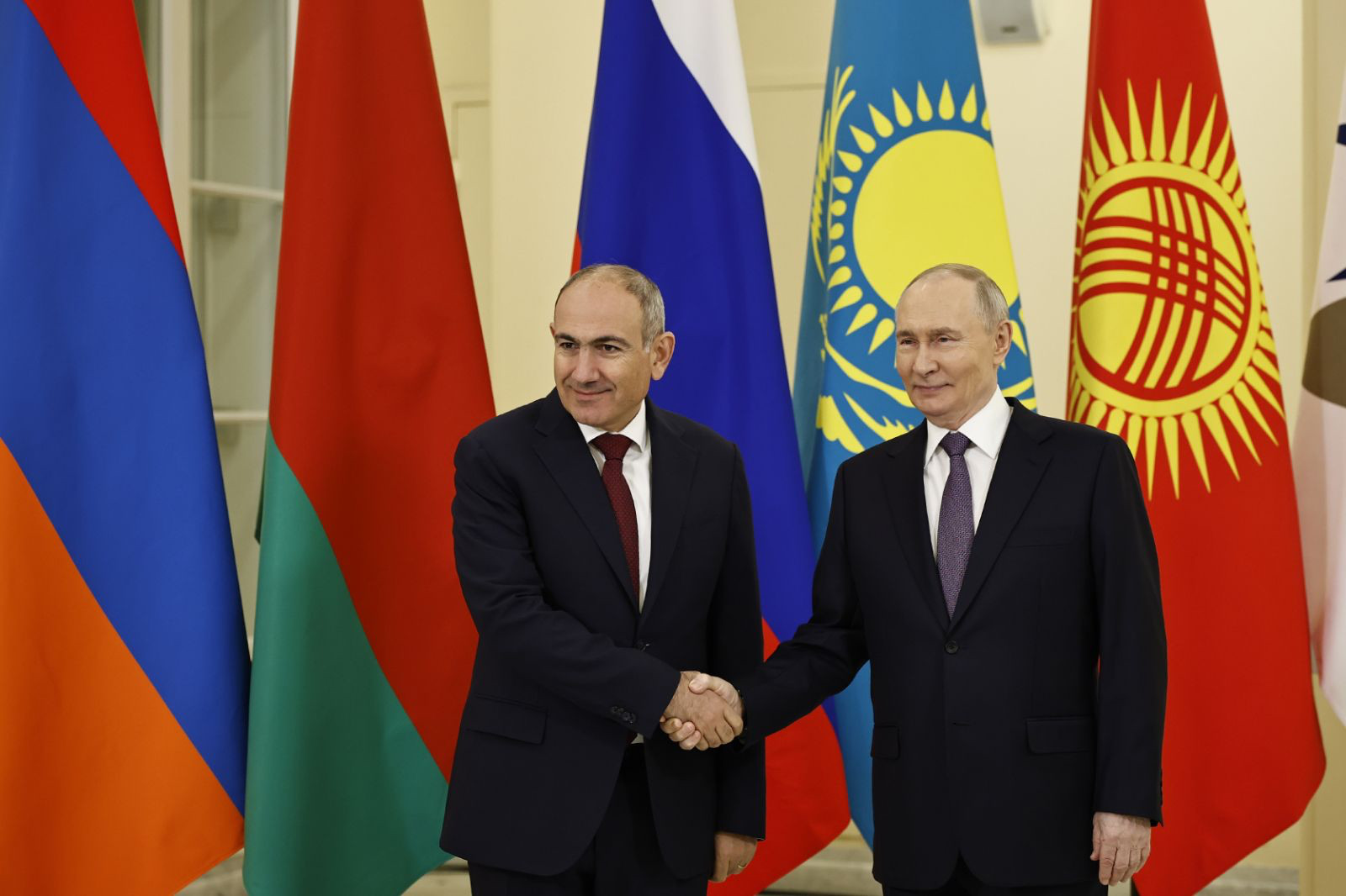 Օգտվելով առիթից՝ ցանկանում եմ անկեղծ շնորհակալություն հայտնել Ռուսաստանի Դաշնության նախագահ Վլադիմիր Վլադիմիրի Պուտինին. Փաշինյան