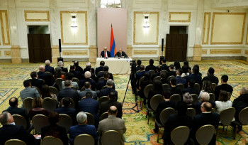 Ընթանում է Փաշինյանի հանդիպումը Սանկտ Պետերբուրգի հայ համայնքի հետ