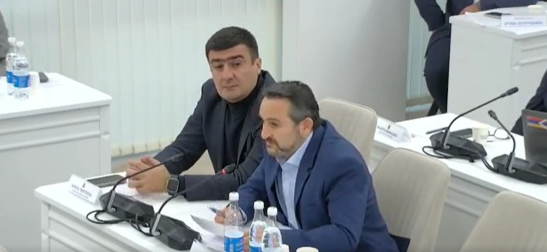 Ոչ մի քար չի շարժվել, ոչ մի սպորտդպրոց չկա. Երևանի ավագանու անդամ Պեդրո Զարուկյանը ձայնագրություն միացրեց