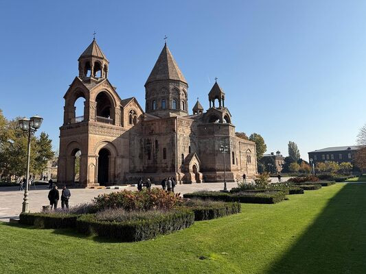 Կառավարությունն այլևս Մայր Աթոռին անհատույց սեփականությամբ հողեր չի տա․  «Ազատություն»