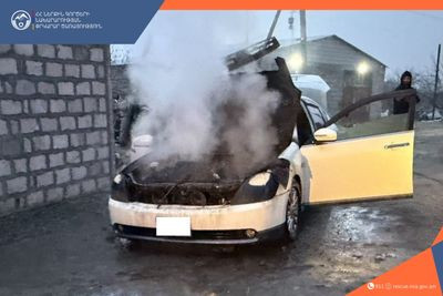 Ջրառատ գյուղի հիվանդանոցի մոտակայքում այրվել է ավտոմեքենա