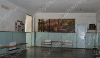 Արարատում՝ դպրոցի դահլիճում, 16-ամյա տղաները վիճաբանել են, այնուհետև նրանցից մեկի քեռիները հանդիպել են վիճաբանության մյուս մասնակցին և նրա հորը ու ծեծի ենթարկել նրանց
