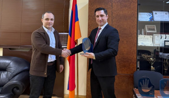 Դատավոր Արման Հովհաննիսյանը՝ «Թափանցիկ ձեռք» հուշանվերի եռակի մրցանակակիր