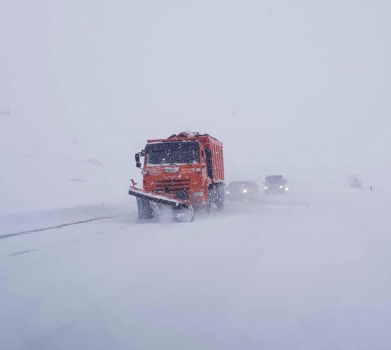 Սպիտակի, Թումանյանի, Աբովյանի, Սևանի, Աշոցքի, Եղեգնաձորի, Վայքի, Սիսիանի, Մեղրիի տարածաշրջաններում և Վարդենյաց լեռնանցքում ձյուն է տեղում