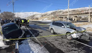 Խոշոր ավտովթար՝ Ճամբարակում․ բախվել են «Mitsubishi Outlander»-ը և դի տեղափոխող «Mitsubishi Grandis»-ը․ վիրավոր կա