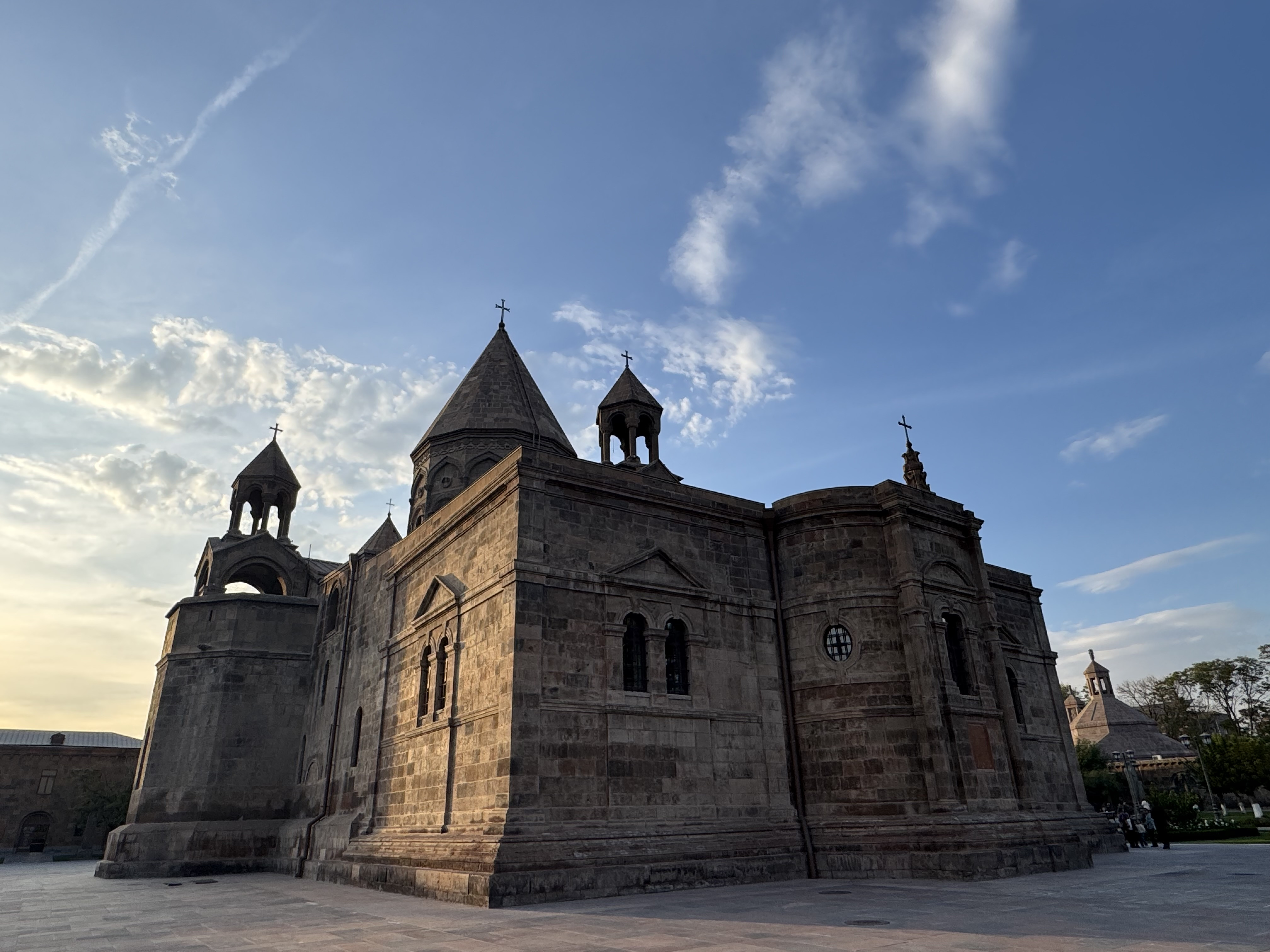 Հայ եկեղեցին այսօր նշում է Հիսուս Քրիստոսի Սուրբ Ծննդյան ու Աստվածահայտնության տոնը