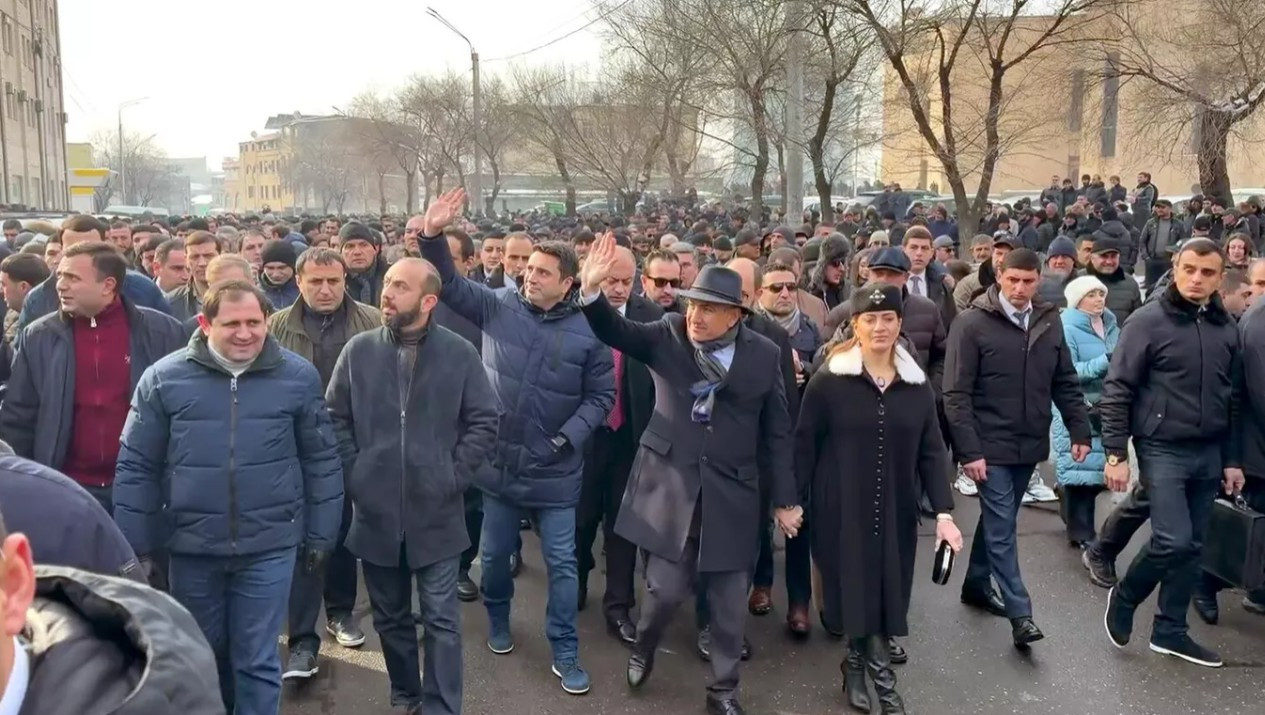 Մարդիկ կային, որ արտերկրից էին եկել ուխտերթին մասնակցելու․ Փաշինյան