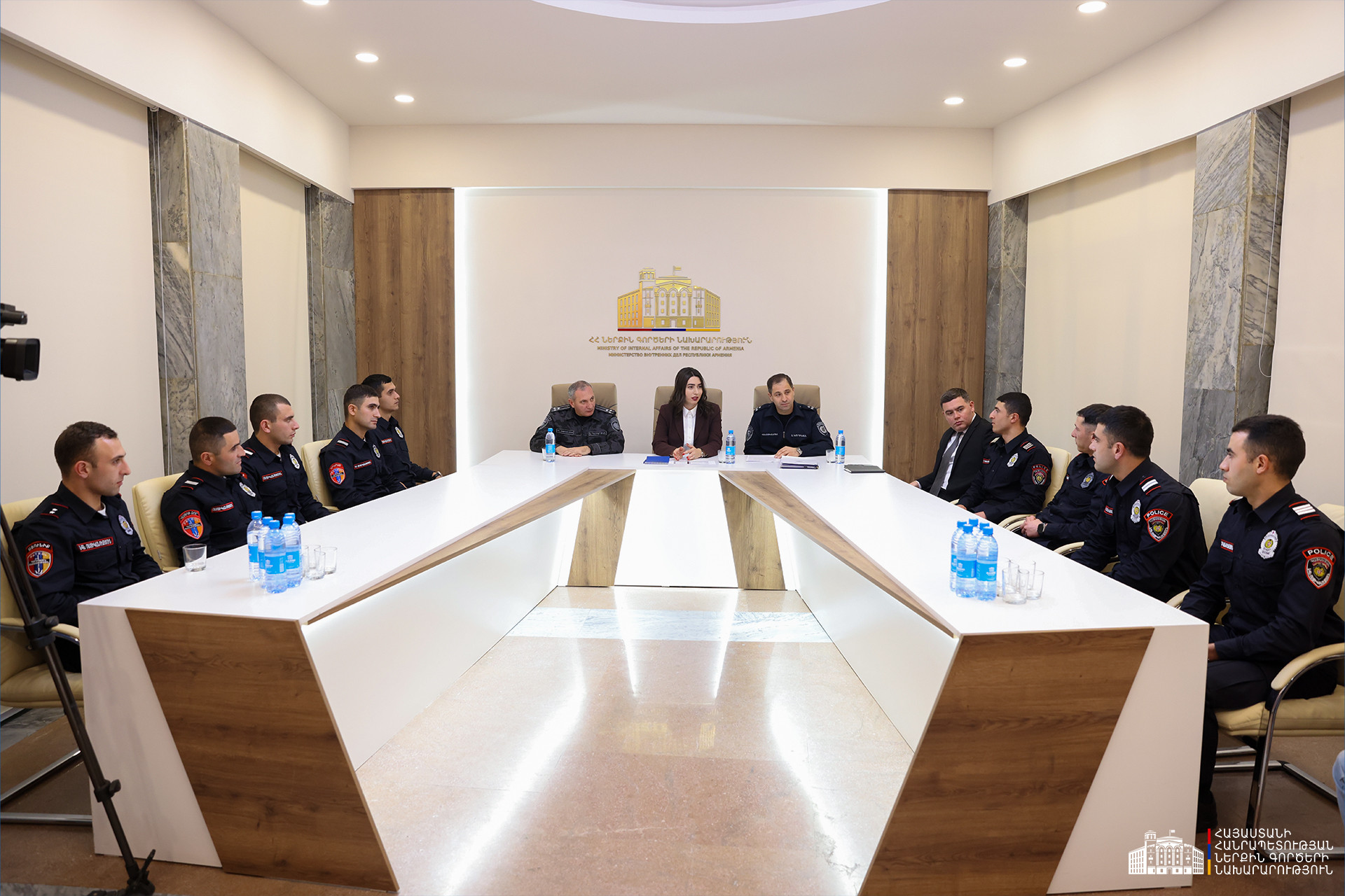 ՆԳ նախարարը առաջին սպայական կոչումներ է հանձնել