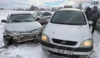 Լճաշենում բախվել են «ՎԱԶ 2107»-ը և «Լադա»-ն, իսկ մի քանի րոպե հետո նույն վայրում բախվել է 8 մեքենա