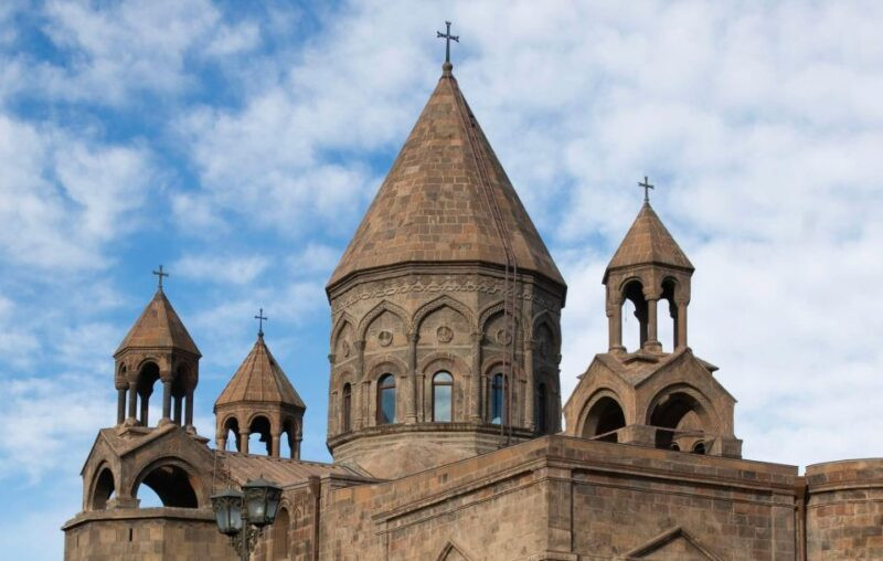 Իշխանությունների կողմից դիրքի չարաշահմամբ իրենց գործողությունների մեջ գնդերեցների ներքաշումը և կիրառվող հարկադրանքները վտանգում են այս ինստիտուտի առաքելությունը․ Մայր Աթոռ