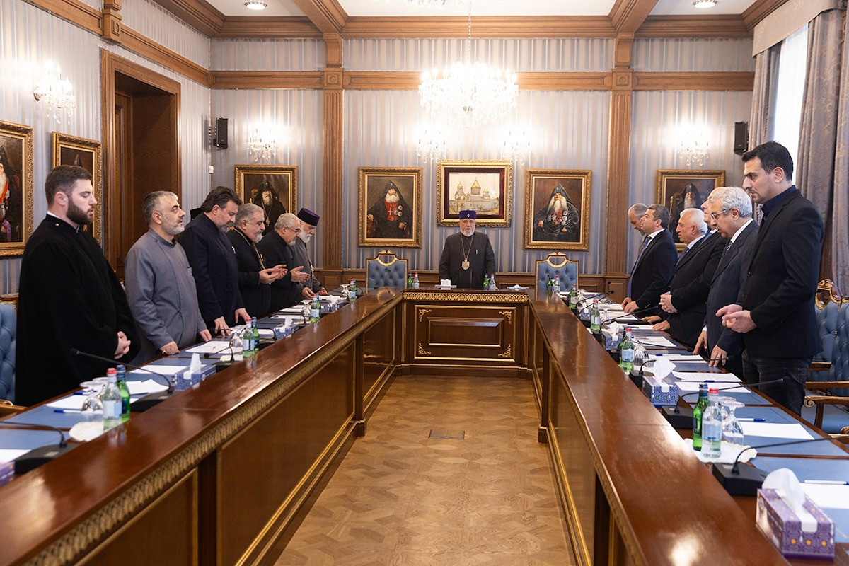 Գերագույն հոգևոր խորհուրդը հորդորել է հոգևորականներին չտրվել հակաօրինական պարտադրանքներին և, հավատարիմ մնալ իրենց կոչմանը