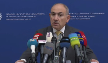 Փաշինյանը՝ լրագրողին․ «Հանգի՛ստ պահեք ձեզ, հավատարմագրումից կզրկվեք, ձեռներով շարժումներ չանե՛ք» (տեսանյութ)