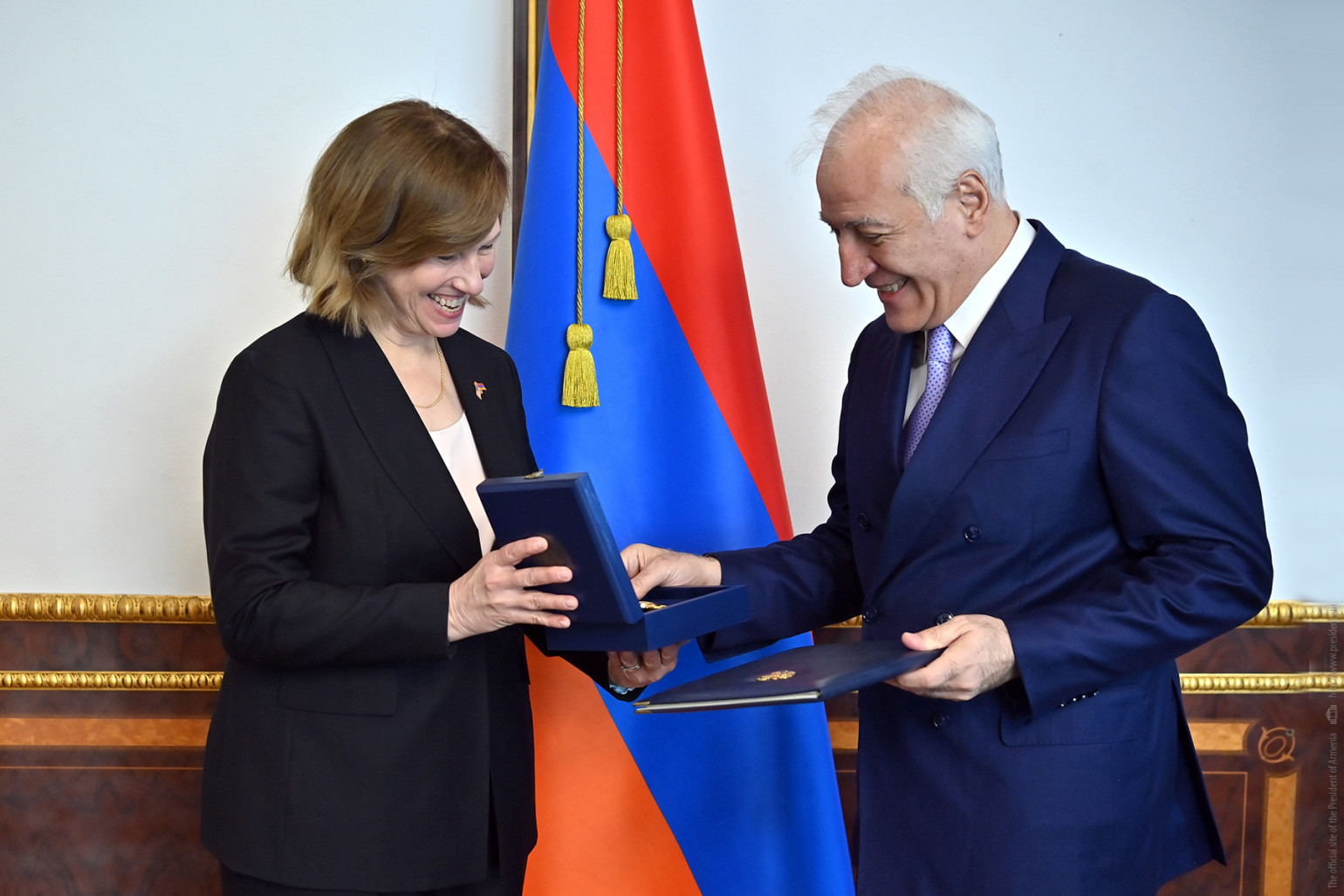 Վահագն Խաչատուրյանը պարգևատրել է Քրիստինա Քվինին