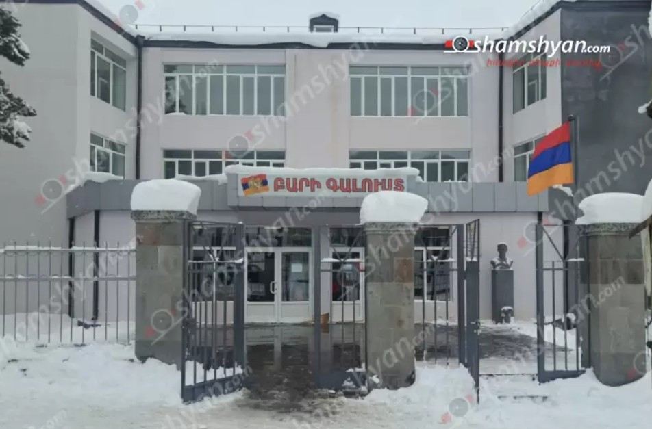 Գորիսում սահնակով սահելիս անչափահաս տղաները բախվել են բետոնե արգելապատնեշին. 17-ամյա տղան մահացել է
