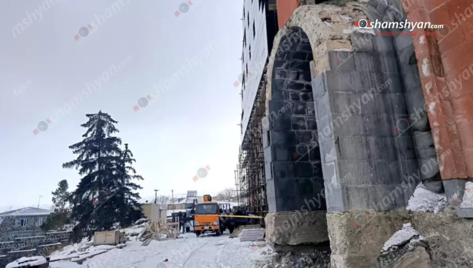 Սևանի ափին գտնվող շինությունում հայտնաբերվել է տղամարդու մшրմին, կա վիրավnր