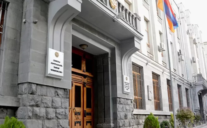 45-ամյա տղամարդը գլխավոր դատախազության շենքի մոտ ոչ ադեկվատ վարքագիծ է դրսևորել, խաթարել աշխատանքը