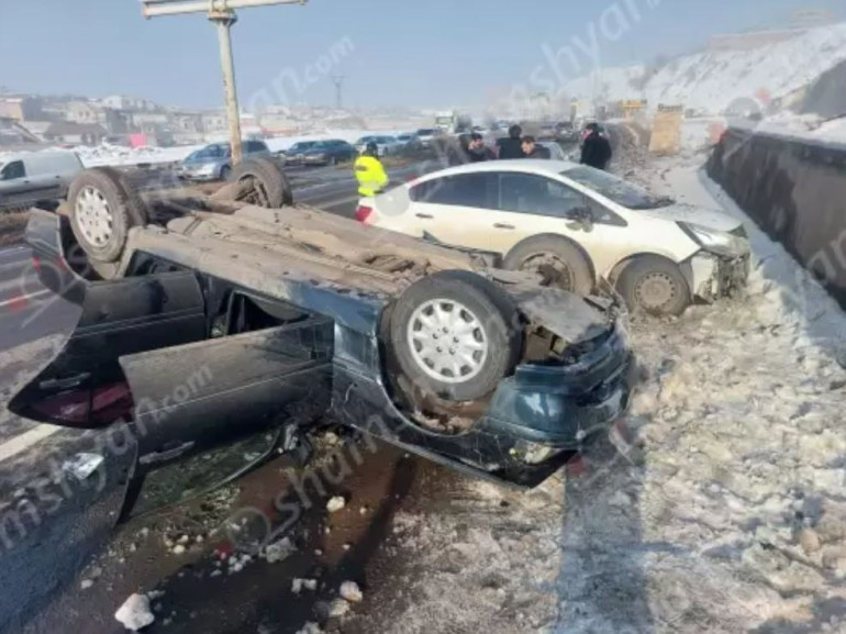 Կոտայքում բախվել են «Kia»-ն ու 2 «Mercedes»