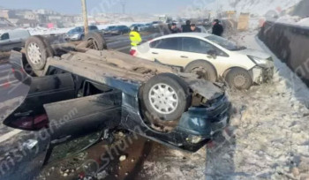 Կոտայքում բախվել են «Kia»-ն ու 2 «Mercedes»