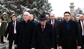 Հայրենիքի պաշտպանության համար զոհվածների հիշատակի օրվա կապակցությամբ Փաշինյանն այցելել է Եռաբլուր