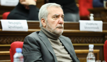 Այսօր և՛ բանակի, և՛ խոնարհումի օր էր, հիմա բաժանվեց, և պետք է խոնարհումն իր տեղը հարթի. Անդրանիկ Քոչարյան