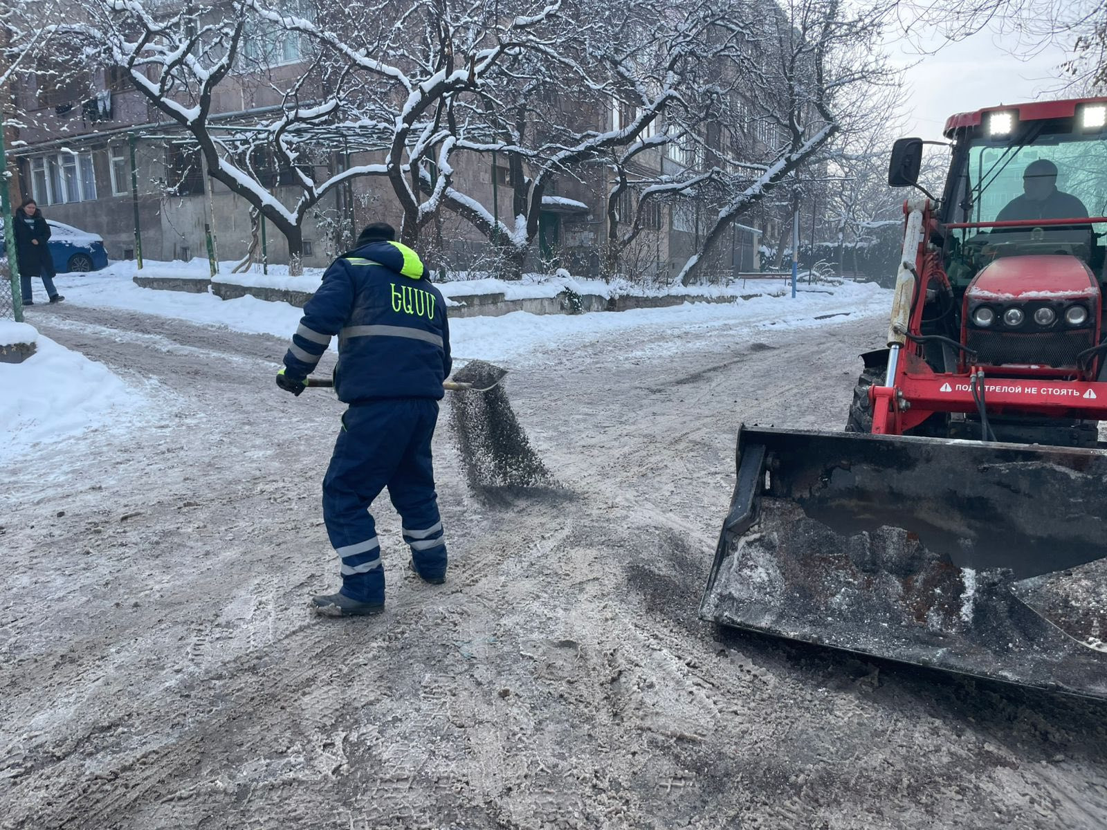 Քաղաքացիները բակերի մաքրման աշխատանքները գնահատել են շատ վատ, մայթերինն ու փողոցներինը՝ միջին