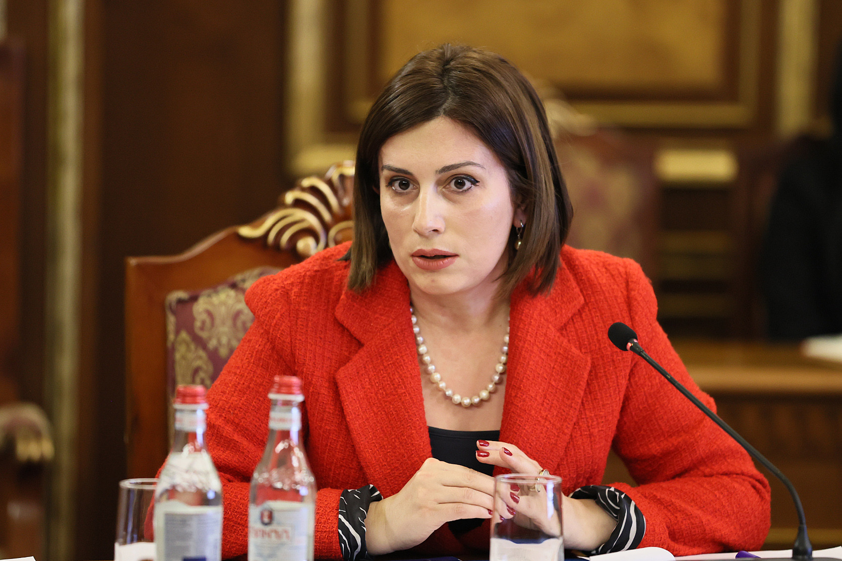 Իշխանությունը փորձում է «ջրել» պարգեւավճարների թեման. «Հրապարակ»