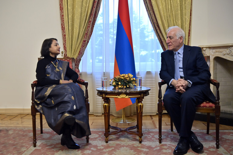 Մեր երկրների և ժողովուրդների հարաբերությունները բարեկամական են, պատմական են և քաղաքակրթական․ Վահագն Խաչատուրյանը՝ ՀՀ-ում Հնդկաստանի դեսպանին