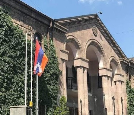 ՀՀ վարչական դատարանի նախագահը հրաժարվում է Արցախի Հանրապետությանը ներգրավել որպես երրորդ անձ՝ փաստացի պատճառաբանելով, որ նրա համար Արցախի Հանրապետություն, ԼՂՀ կառավարություն գոյություն չունեն. փաստաբան
