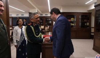 Սուրեն Պապիկյանը հանդիպել է պաշտոնական այցով Հայաստանում գտնվող Հնդկաստանի զինված ուժերի պաշտպանության շտաբի պետի հետ