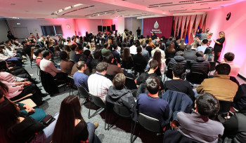 Ֆոտոշարք Գագիկ Ծառուկյանի և երիտասարդների հանդիպումից